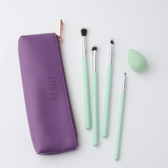 Luxie Other - Luxie Florals Green Makeup Brush Set with Blending Sponge and Bag